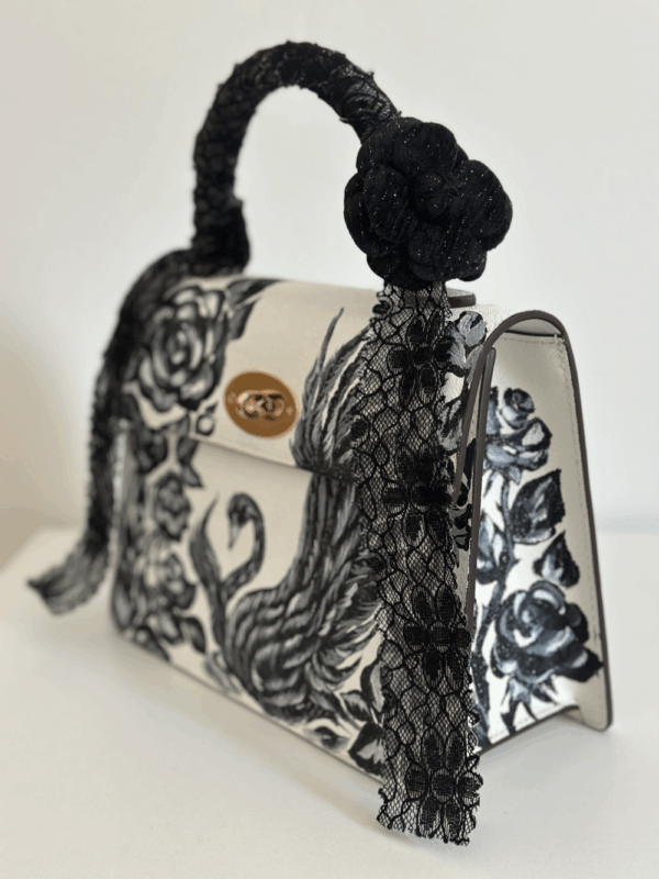 Black Swan - Image 3